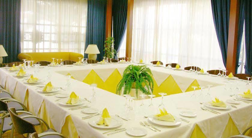 Apartamentos Turisticos Biarritz - Bloque I Гандія Екстер'єр фото